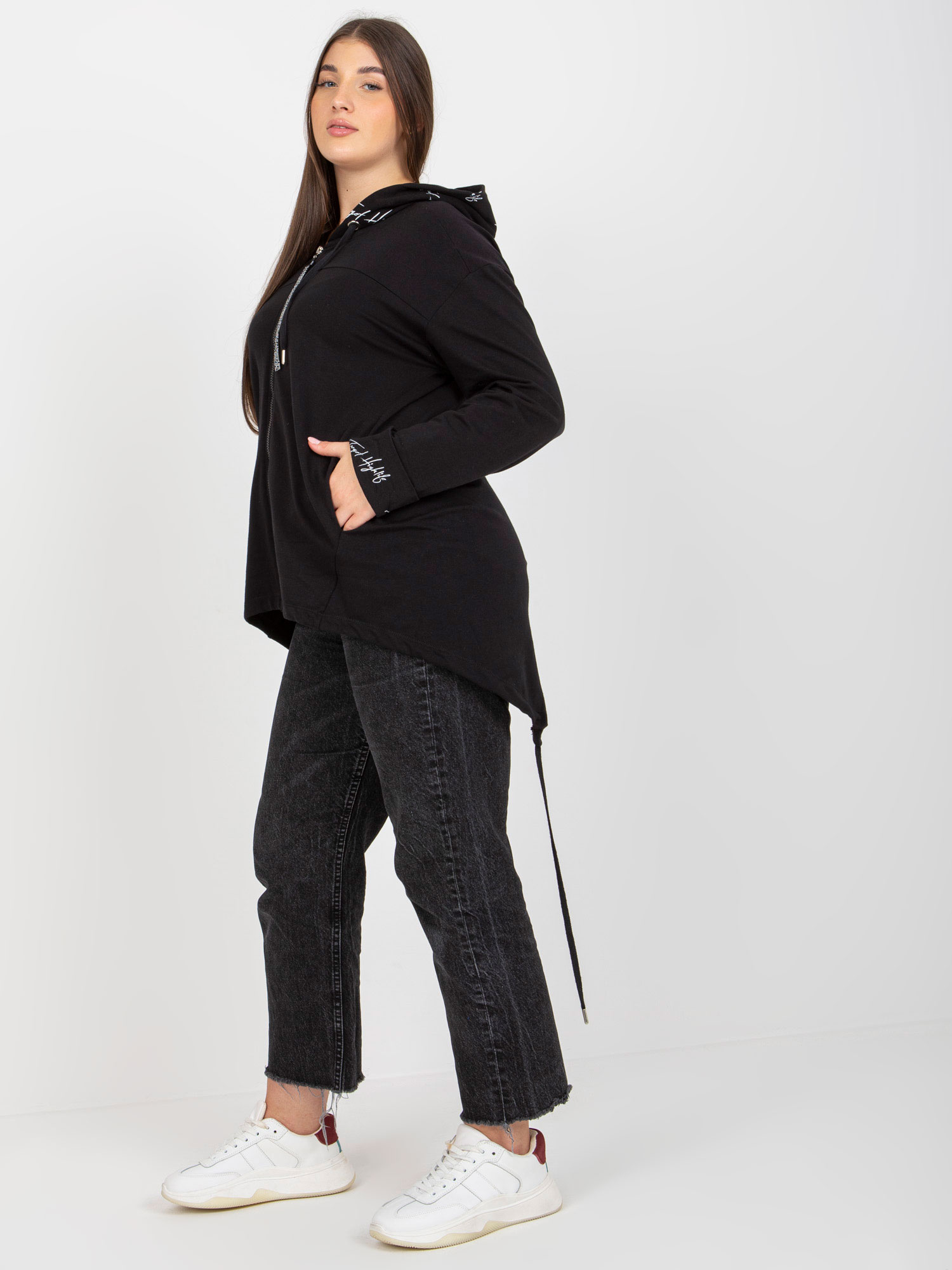 Czarna rozpinana bluza plus size z kapturem i napisami