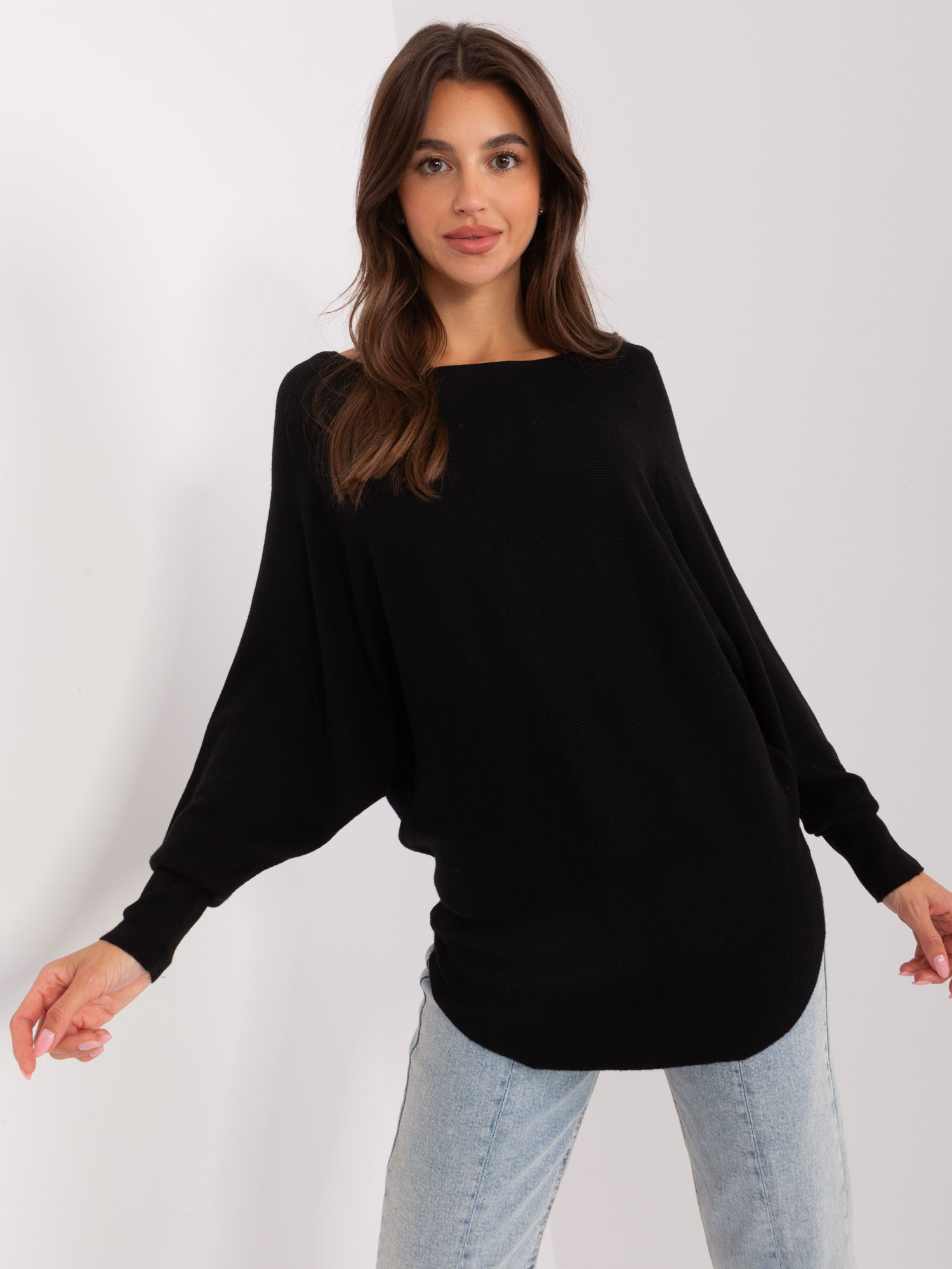 Hurt Czarny damski sweter oversize o kroju nietoperza