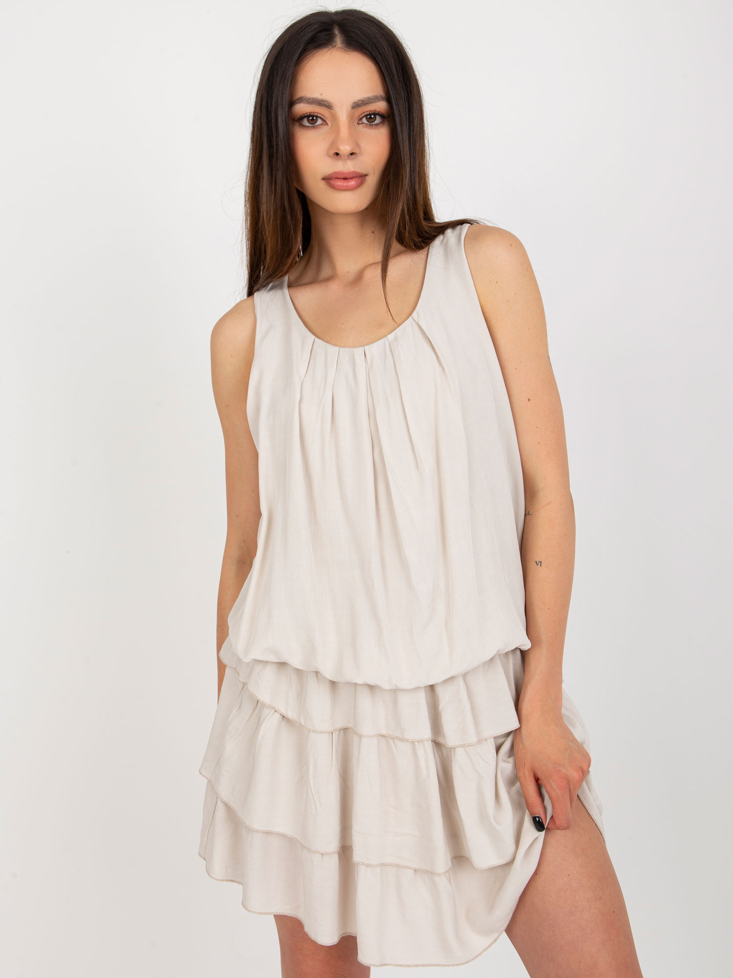 Hurt Jasnobeige Sommerkleid mit Rüschen OCH BELLA.
