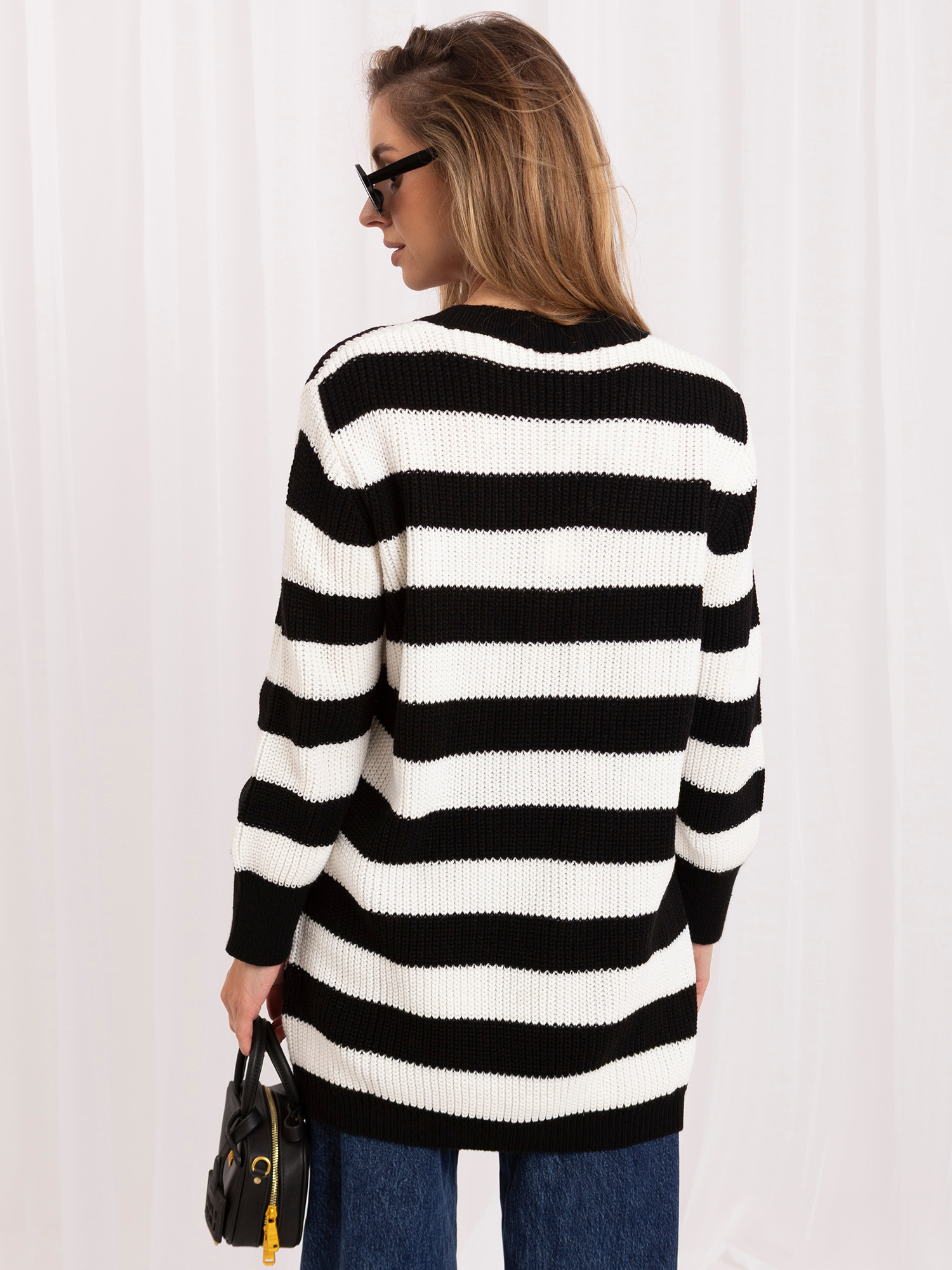 Hurt Weiß-schwarzer längerer Oversize-Pullover mit Wolle RUE PARIS.