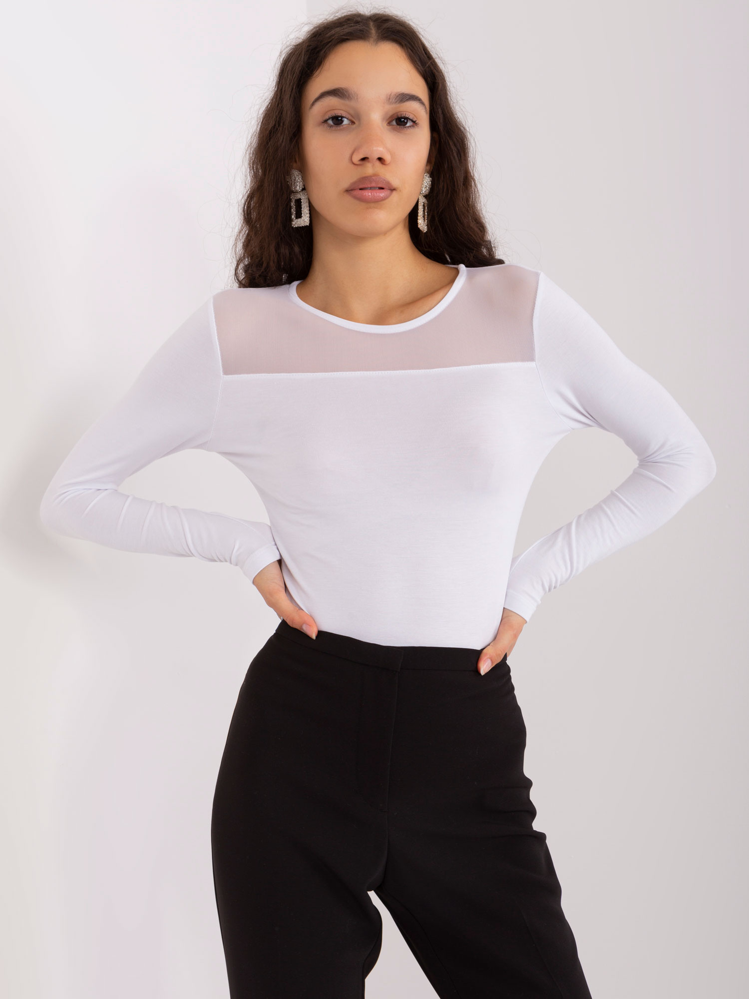 Biała bluzka longsleeve z wiskozy BASIC FEEL GOOD