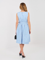 Pastelowa niebieska rozkloszowana sukienka z broszką RUE PARIS