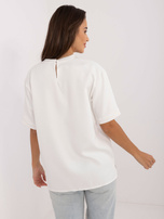 Hurtownia Ecru bluzka wizytowa z kokardą i napisami