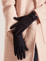 Schwarze Handschuhe mit Karomuster.