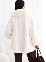 Ecru trapeze coat made of soft eco-fur.