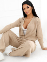 Kamelový svetrkový komplet s výstřihem do V.