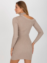 Hurtownia Ciemnobeżowa mini sukienka dopasowana z chokerem