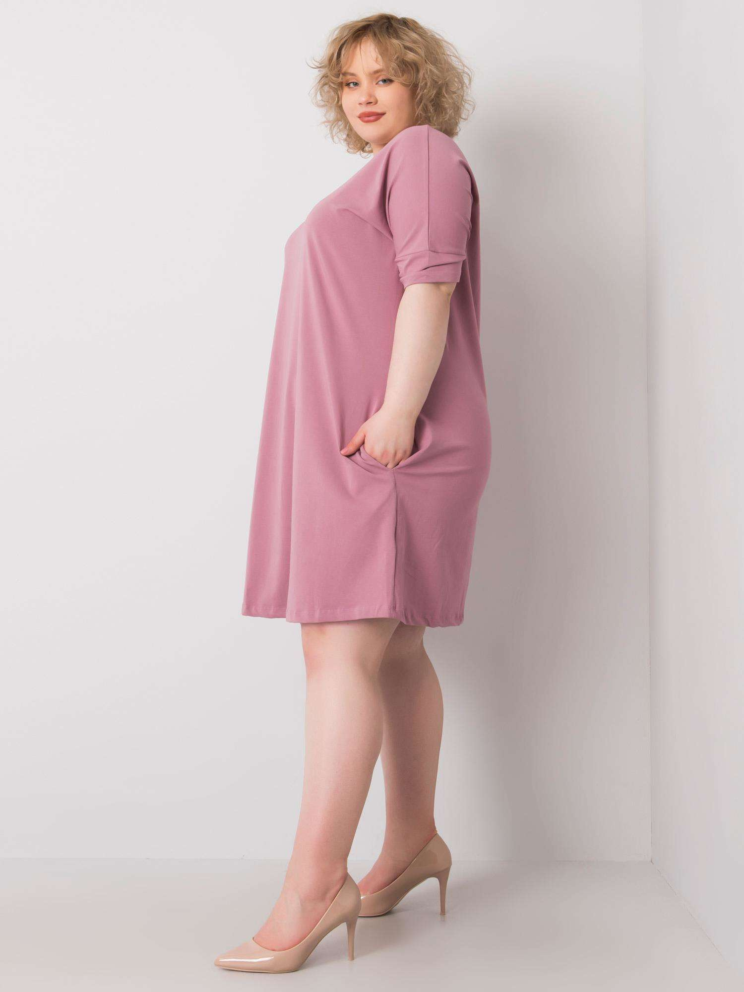Brudnoróżowa sukienka plus size Bellamy