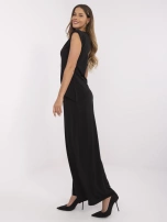 Czarny elegancki komplet z poduszkami na ramionach