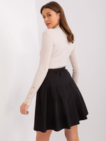 Hurtownia Czarna mini spódnica rozkloszowana z plisowaniem