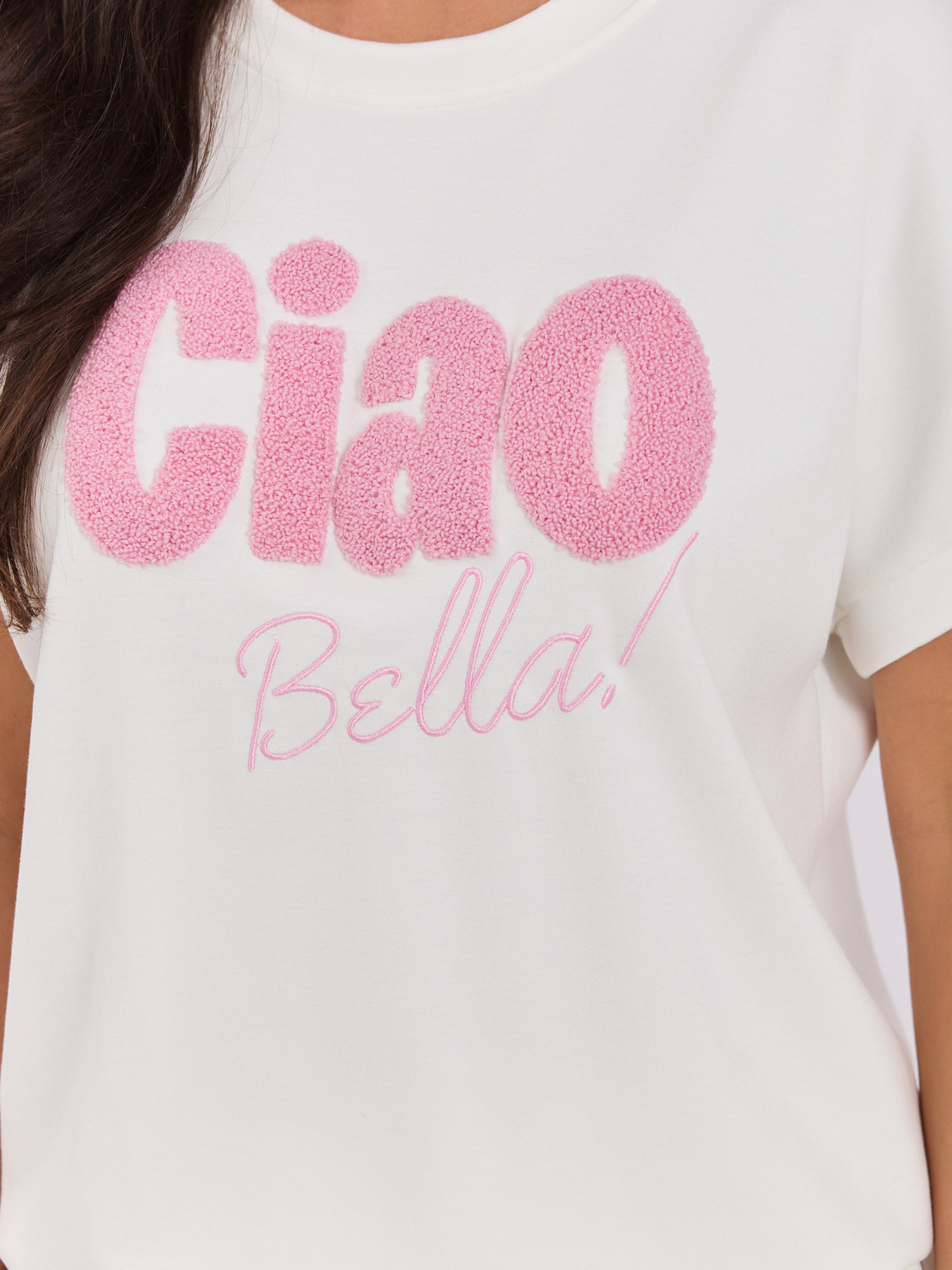 Ecru dvodelni komplet z napisom Ciao Bella.
