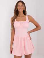 Hurt Jasnoróżowa sukienka bombka z marszczonym dekoltem