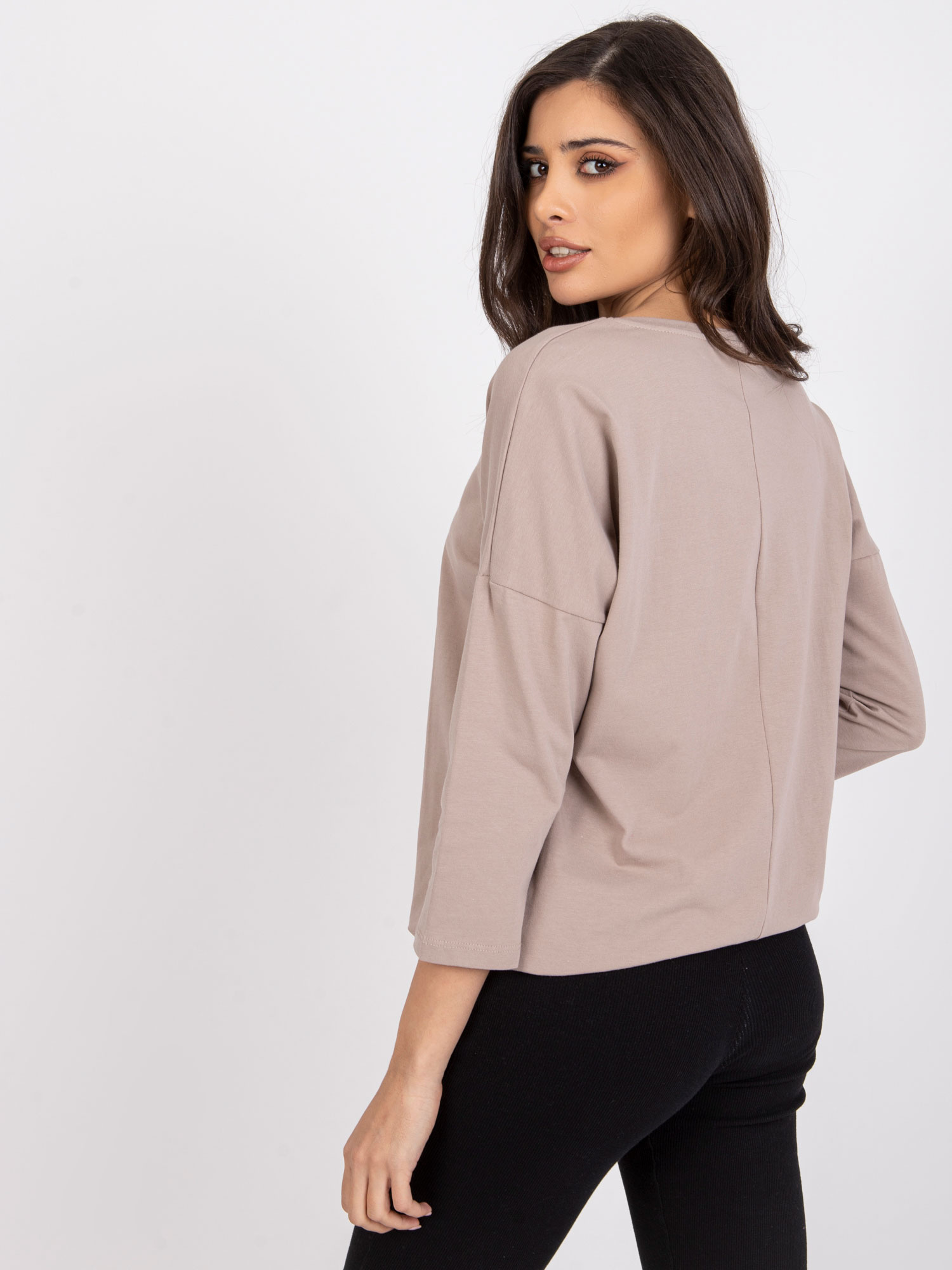 Dunkelbeige Damenbluse mit Druck Domenica RUE PARIS.