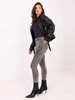 Hurtownia Ciemnoszare jeansy damskie skinny z ozdobnymi guzikami