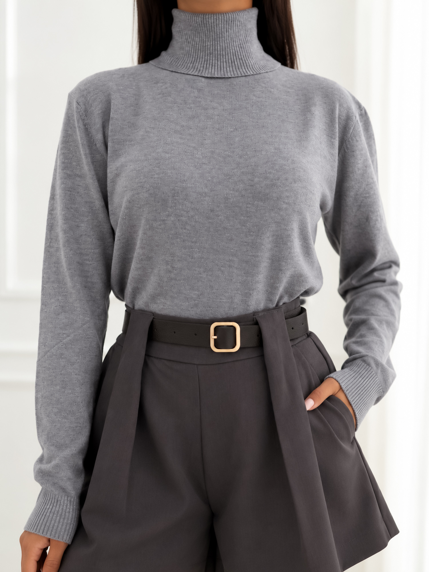Szary damski sweter basic z golfem 