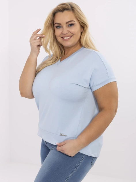 Jasnoniebieska bluzka plus size w jednolitym kolorze