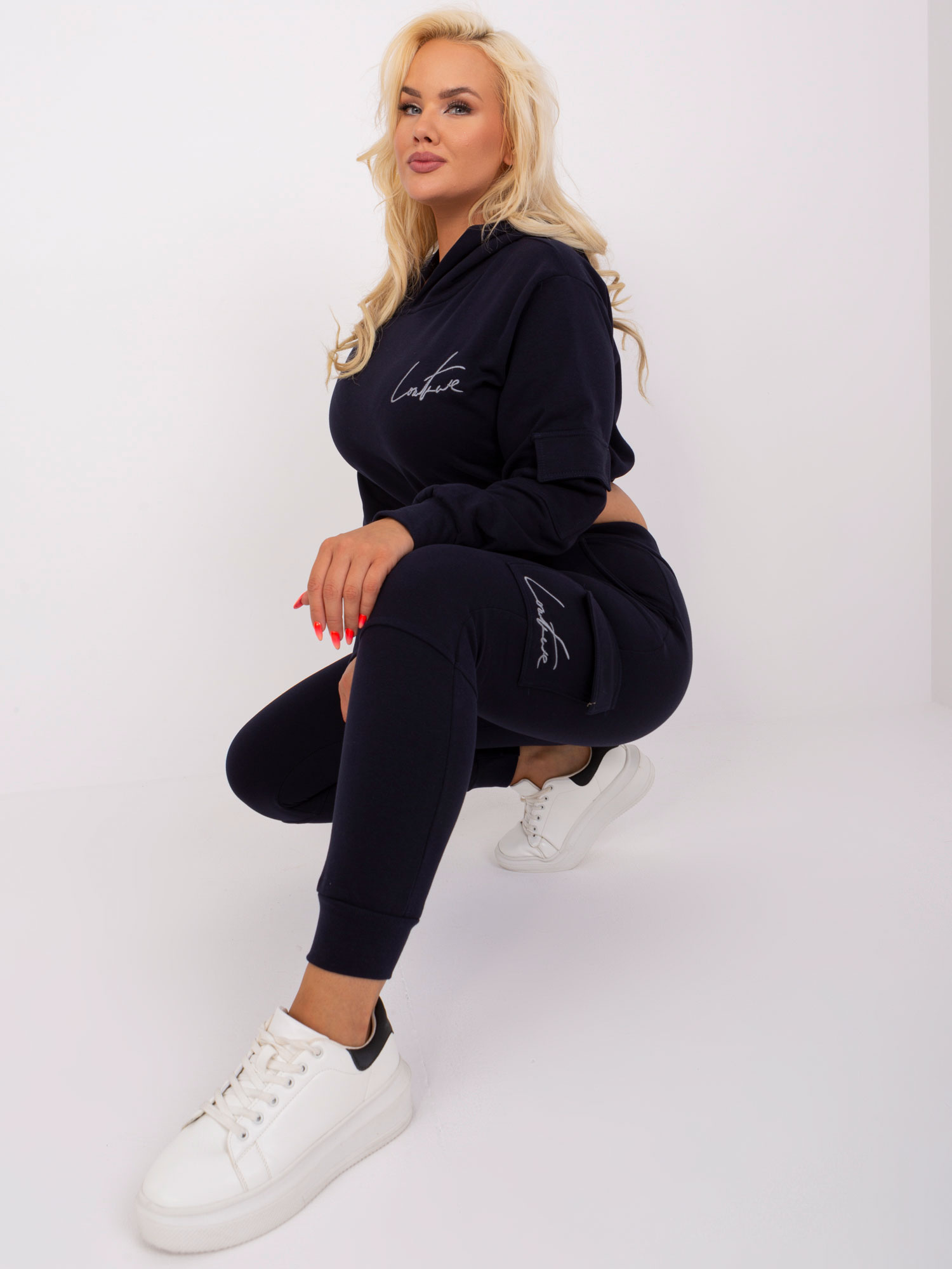 Hurtownia Granatowy komplet plus size z krótką bluzą 