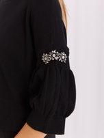 Schwarzer kurzer Pullover mit Zirkonia.