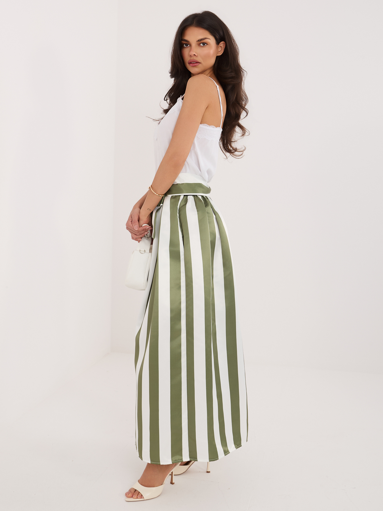 Ecru-khaki rozkloszowana spódnica z kieszeniami