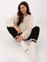 Jasnobeżowy sweter oversize z domieszką wełny