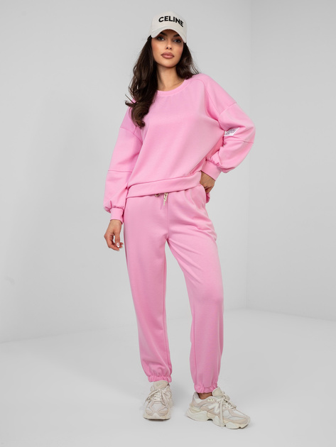 Różowe dresowe spodnie typu joggery