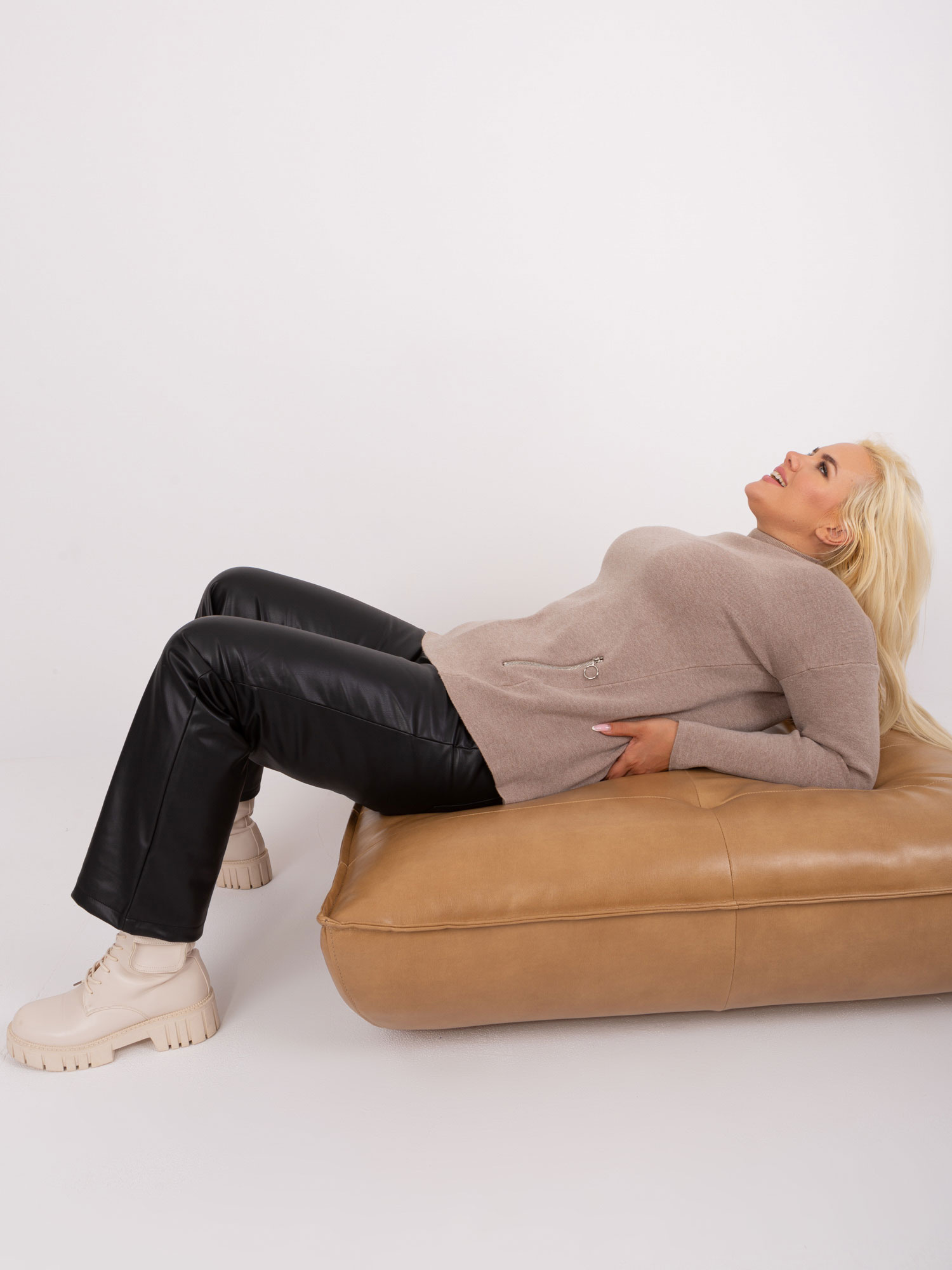 Dunkelbeige Damen Plus-Size Pullover mit Stehkragen.