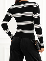 Czarny dopasowany sweter w prążek 
