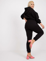 Černý teplákový komplet plus size s kapucí.
