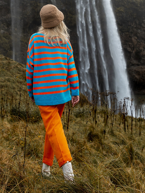 Hurt Niebiesko-pomarańczowy sweter oversize z dekoltem V OCH BELLA