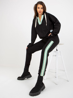 Schwarzes Baumwoll-Casual-Set mit Kapuzenpullover.