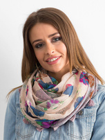 Jasnoróżowa chusta we wzór kwiatów