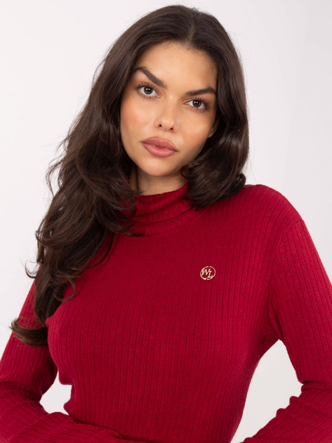 Bordowy prążkowany sweter z golfem