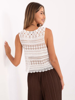 Biały top w ażurowe desenie