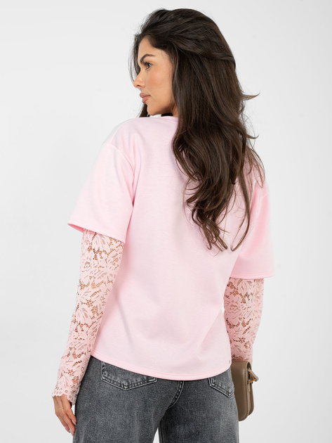 Jasnoróżowa bluzka z okrągłym dekoltem