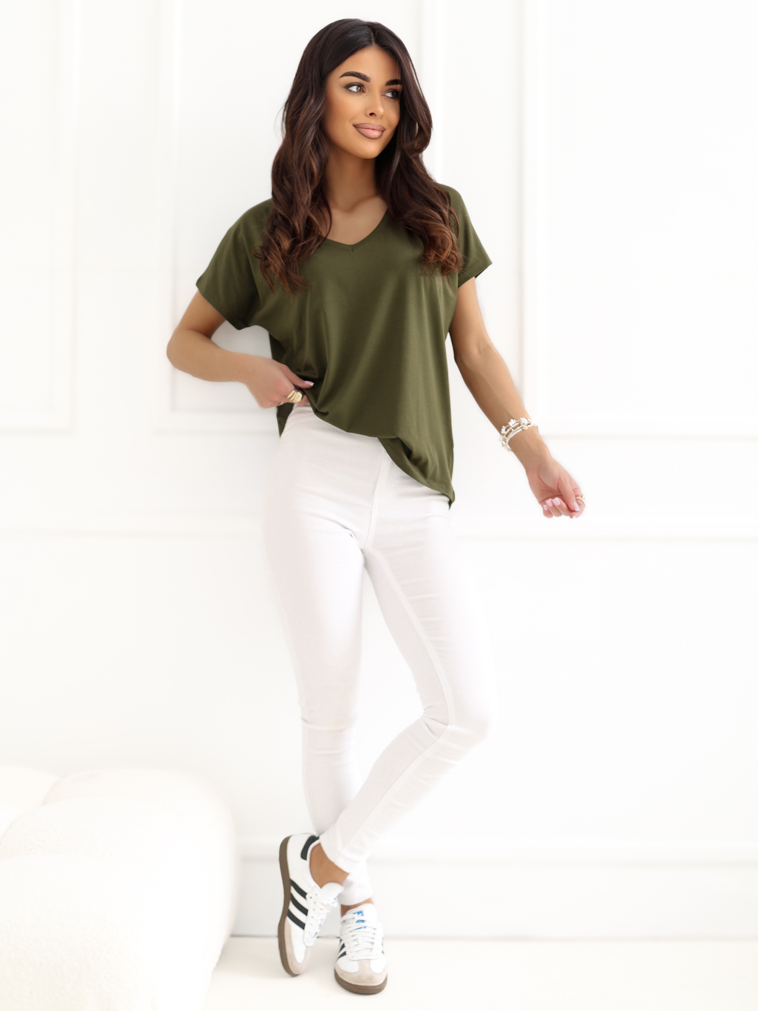 Khaki gładki t-shirt basic z dekoltem V Emory
