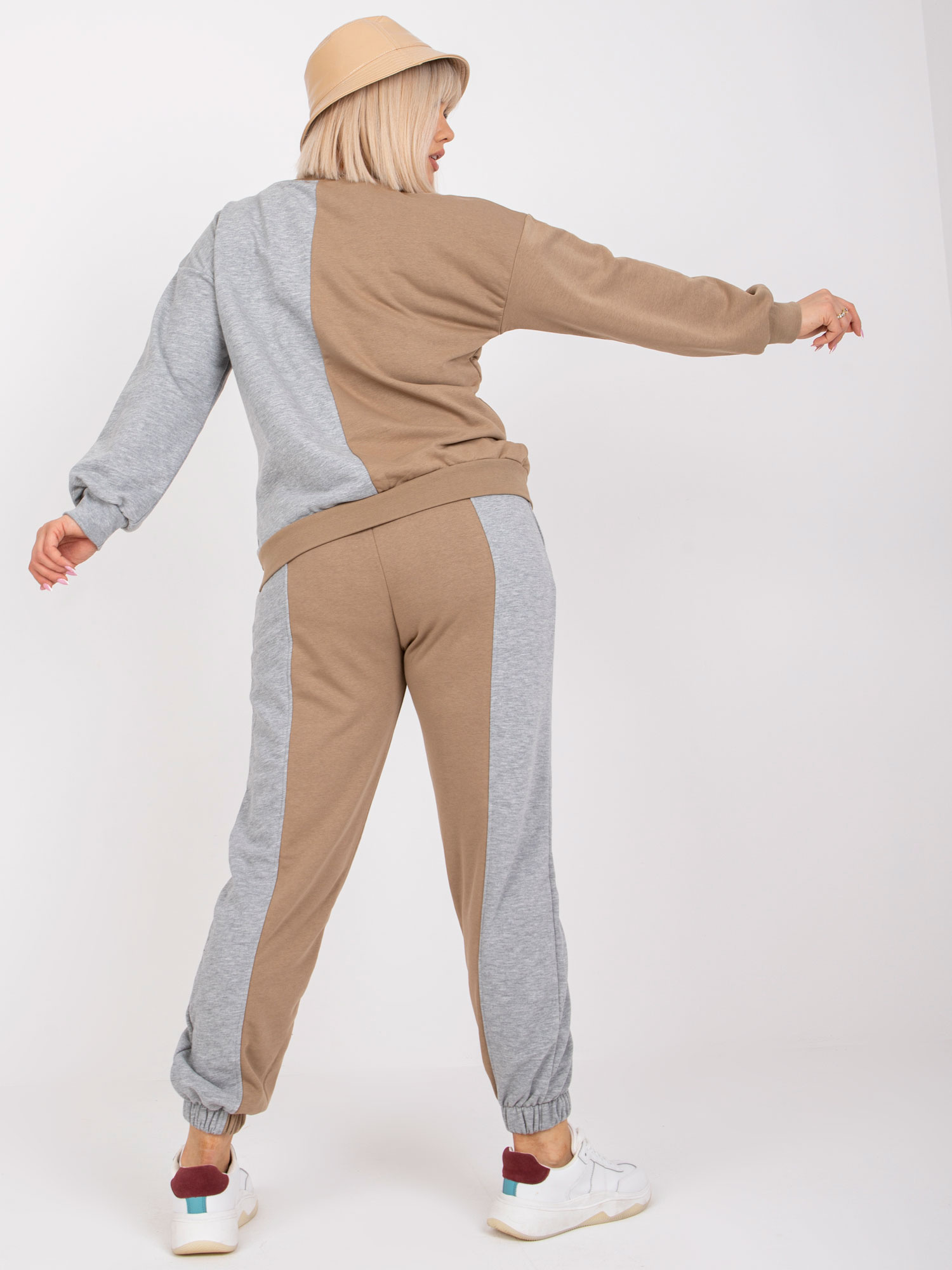 Ciemnobeżowo-szary bawełniany komplet dresowy plus size Amishi 