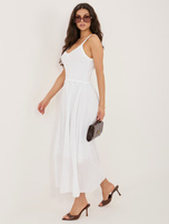 Biała długa sukienka na lato