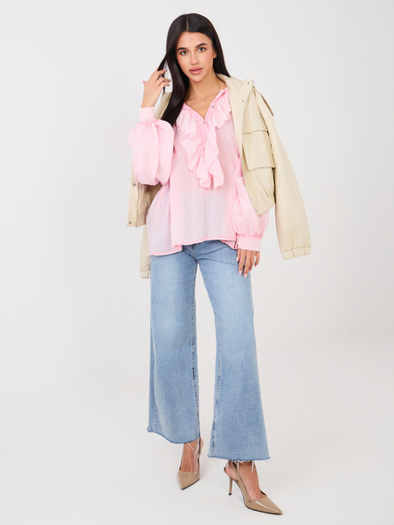 Jasnoróżowa damska bluzka z bufiastymi rękawami