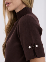 Brown elegant short-sleeved sweater.