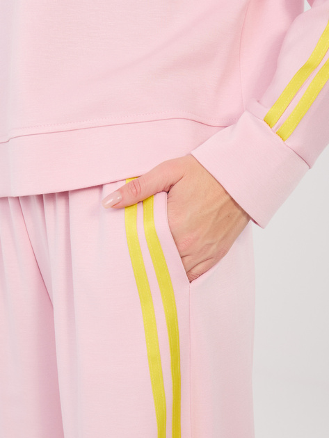 Pastelowy różowy komplet z kontrastowymi lampasami RUE PARIS