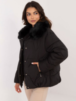 Hurtownia Czarna pikowana kurtka zimowa z futerkiem