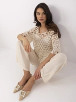 Beige durchbrochene Boho-Bluse mit 3/4-Ärmeln.