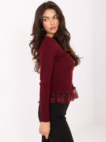 Bordowy damski sweter z ozdobnymi guzikami