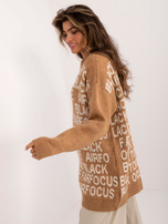 Hurt Camelowy długi sweter z napisami