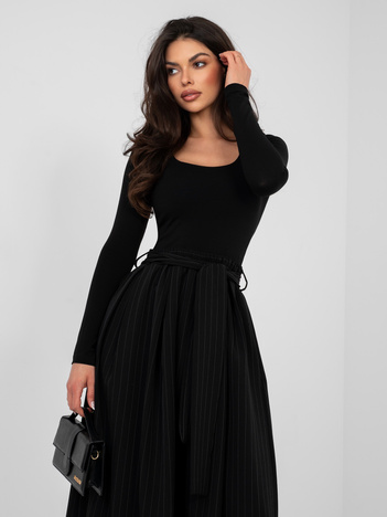 Czarna bluzka basic z kwadratowym dekoltem RUE PARIS