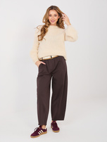 Jasnobeżowy sweter oversize w szeroki prążek