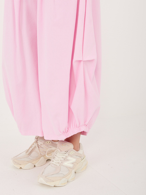 Jasnoróżowe damskie spodnie alladynki z sztruksu