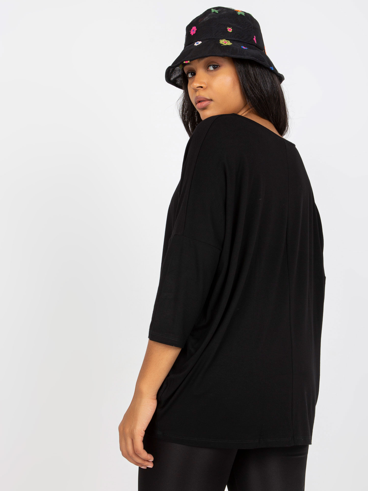 Hurtownia Czarna codzienna bluzka plus size z rękawem 3/4 