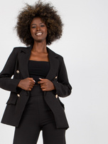 Czarna elegancka marynarka z poduszkami na ramionach 