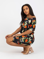 Hurt Czarno-czerwona sukienka plus size w kwiaty 